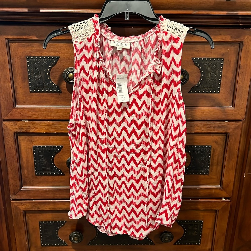 Studio B size Large sleeveless top